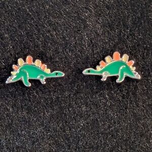 CLAIRE'S. GREEN DINOSAUR EARRINGS.